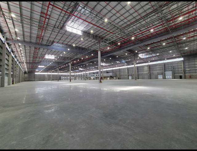 18,756M² WAREHOUSE TO LET IN LONGLAKE
